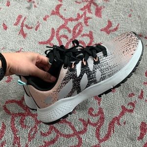 6.5 skid resistance shoes